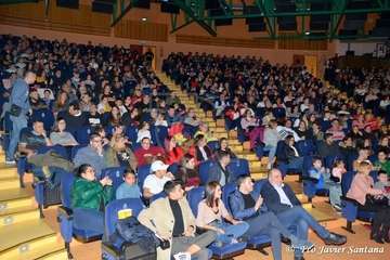 Acto de presentación de la murga teldense Los Nietos de Sarymanchez en el Teatro Víctor Jara de Vecindario (Foto Francisco Javier Santana)